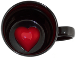 кружка с сердцем на дне, кружка и сердце, сердечко, чашка с сердцем, чёрная чашка с красным, love